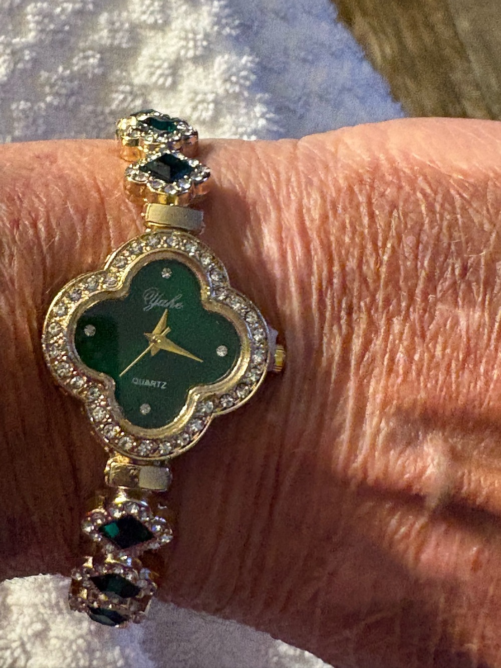 Watch-Emerald Green simulated 4 Leaf Clover GOLD TONE  Watch Diamond like Bracel